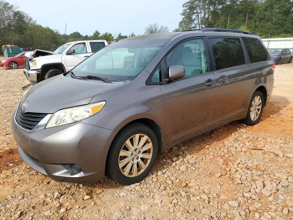 2012 TOYOTA SIENNA LE  