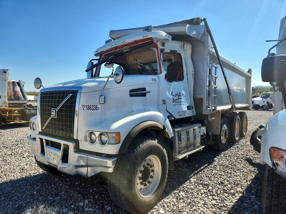 2014 VOLVO VHD DUMP TRUCK