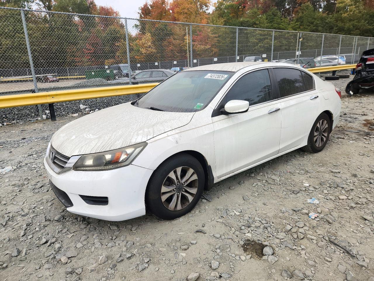 Vue de 2013 HONDA ACCORD LX, angle 1
