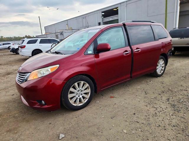 2015 TOYOTA SIENNA XLE 7-PASSENGER  