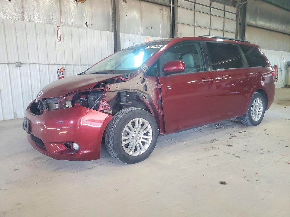 2015 TOYOTA SIENNA XLE PREMIUM 8-PASSENGER  
