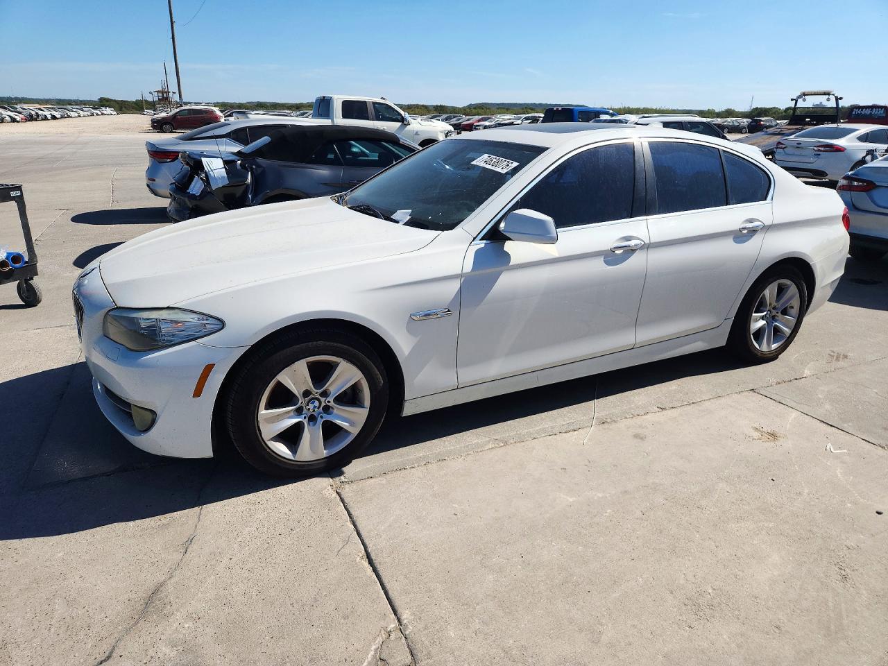 Vue de 2011 BMW 528 I, angle 1