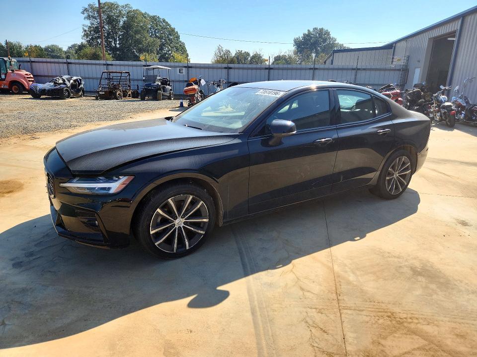 2022 VOLVO S60 B5 MOMENTUM  