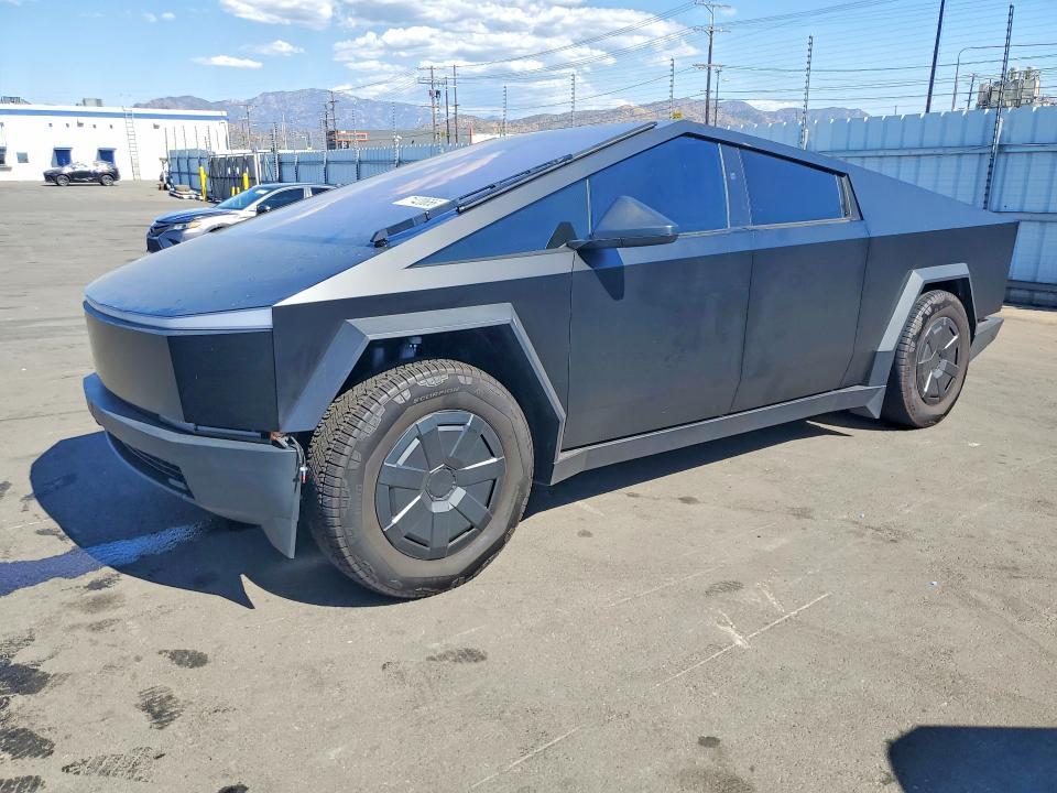 2025 TESLA CYBERTRUCK   