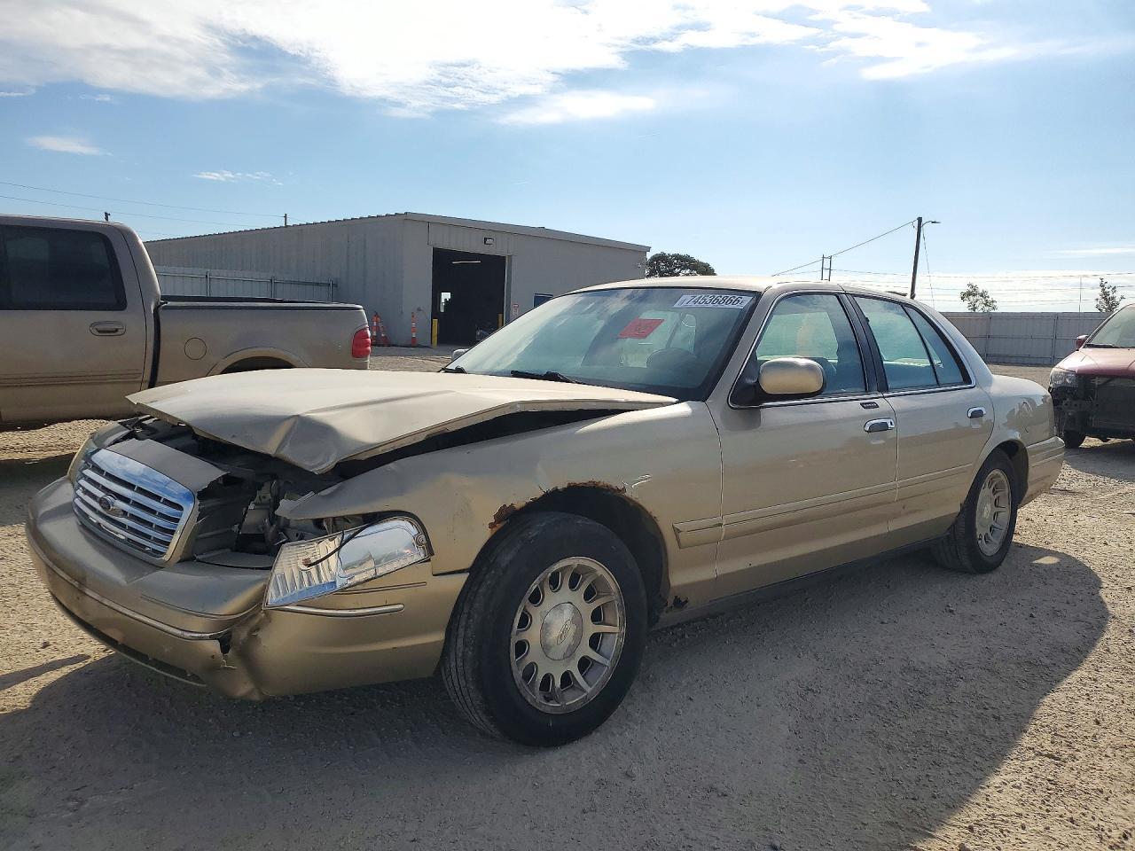 Vue de 1999 FORD CROWN VICTORIA LX, angle 1