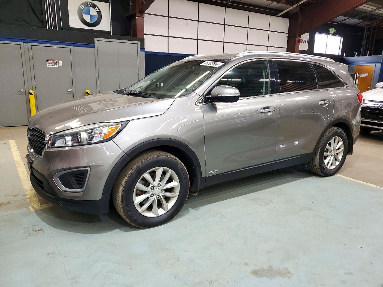 Vedere 2016 KIA SORENTO LX, unghi 1