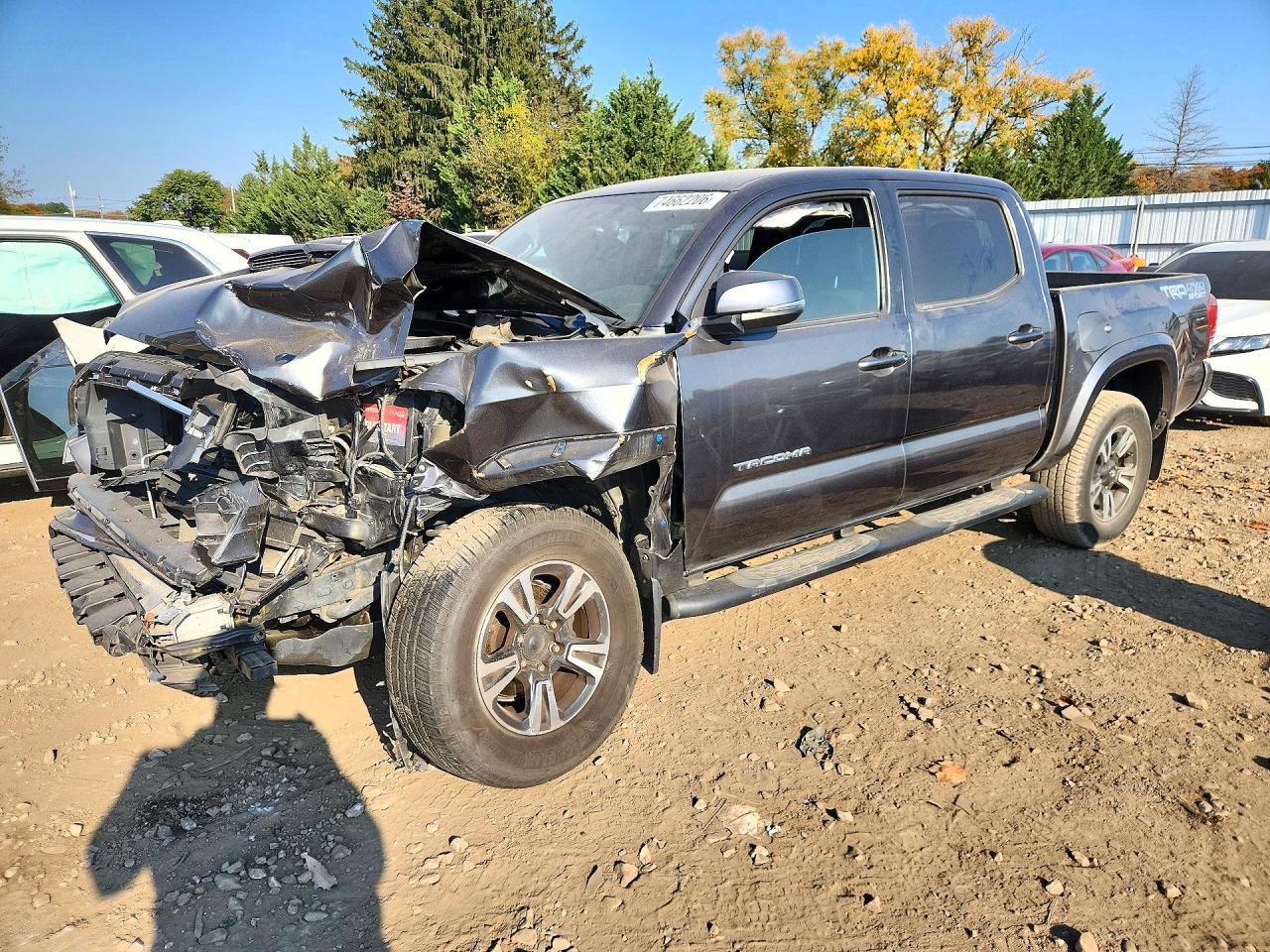 Vue de 2017 TOYOTA TACOMA TRD SPORT, angle 1