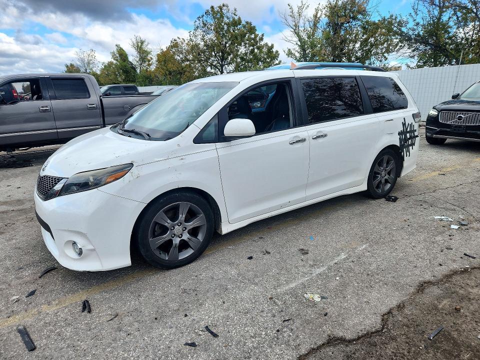2015 TOYOTA SIENNA SPORT  