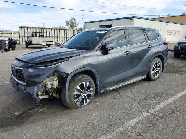 2022 TOYOTA HIGHLANDER XLE