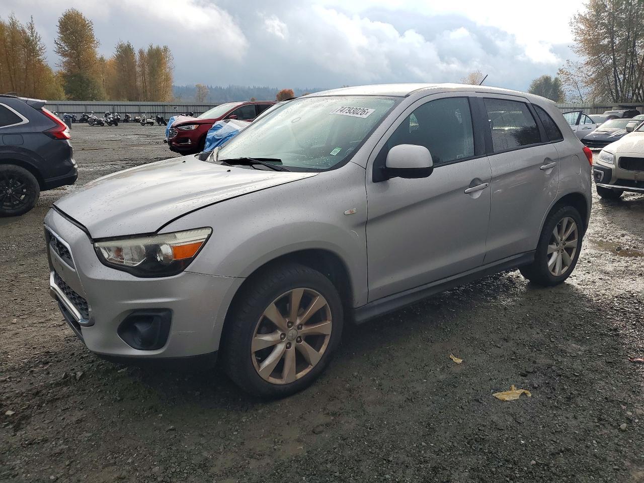 منظر 2015 MITSUBISHI OUTLANDER ES، زاوية 1