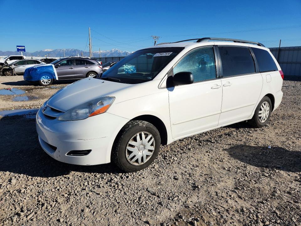 2006 TOYOTA SIENNA LE 8 PASSENGER  