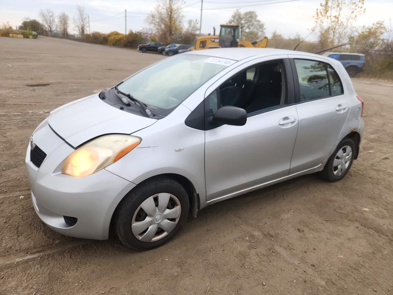 Вид 2007 TOYOTA YARIS BASE, угол 1