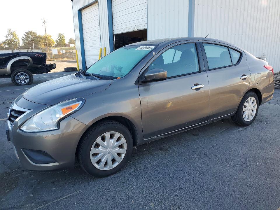 2015 NISSAN VERSA 16 SV  