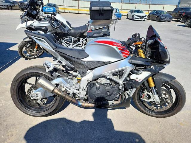 2018 APRILIA TUONO V4 1100 RR   