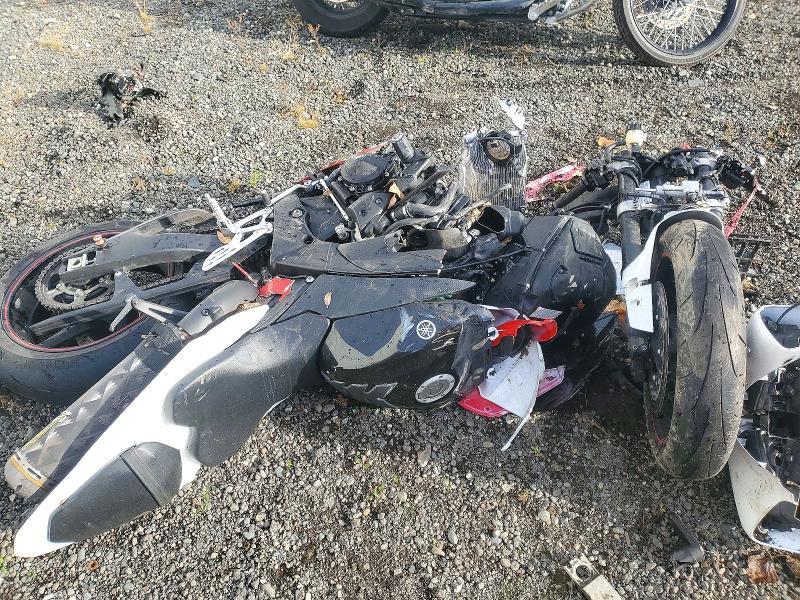 2009 YAMAHA YZFR1   