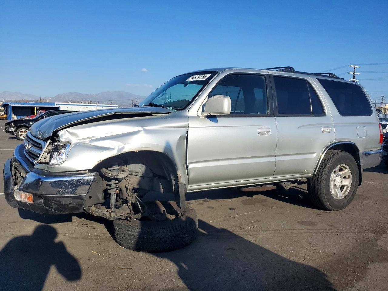 Vue de 2000 TOYOTA 4RUNNER SR5, angle 1