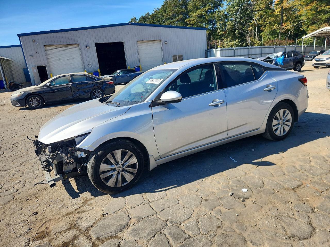 Вид 2022 NISSAN SENTRA S, угол 1