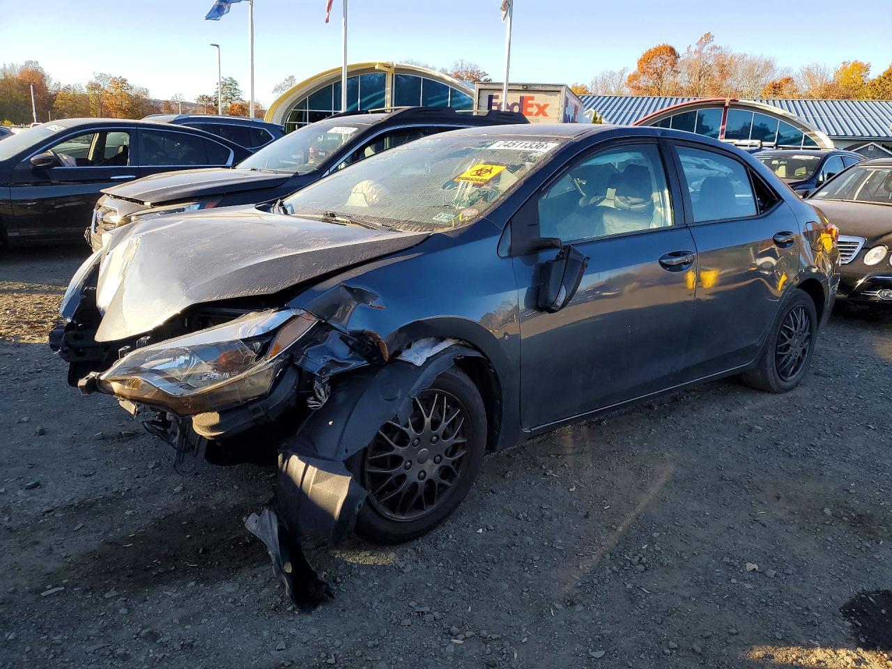منظر 2015 TOYOTA COROLLA S، زاوية 1