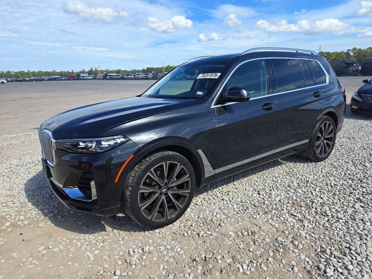 منظر 2022 BMW X7 XDRIVE40I، زاوية 1
