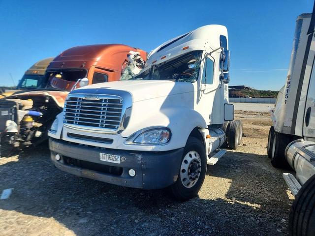 2005 FREIGHTLINER COLUMBIA 120 SEMI TRUCK
