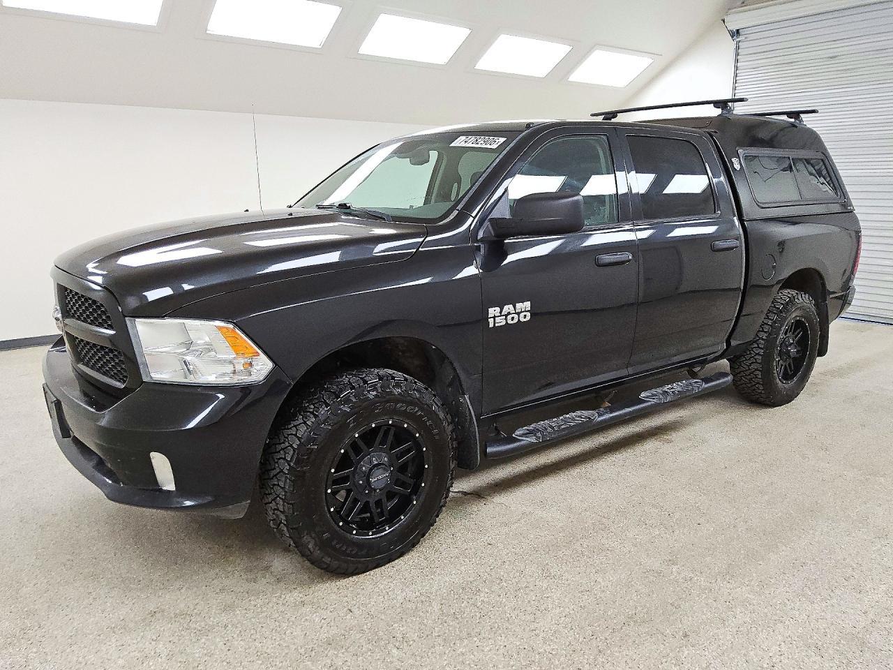 Vue de 2016 RAM 1500 ST, angle 1