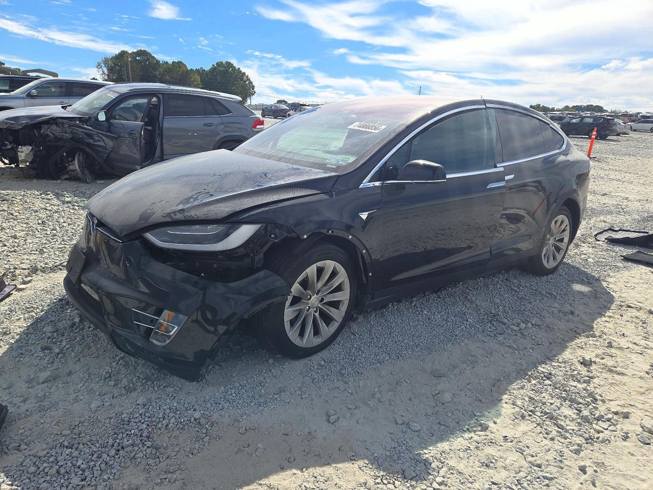Vue de 2019 TESLA MODEL X, angle 1