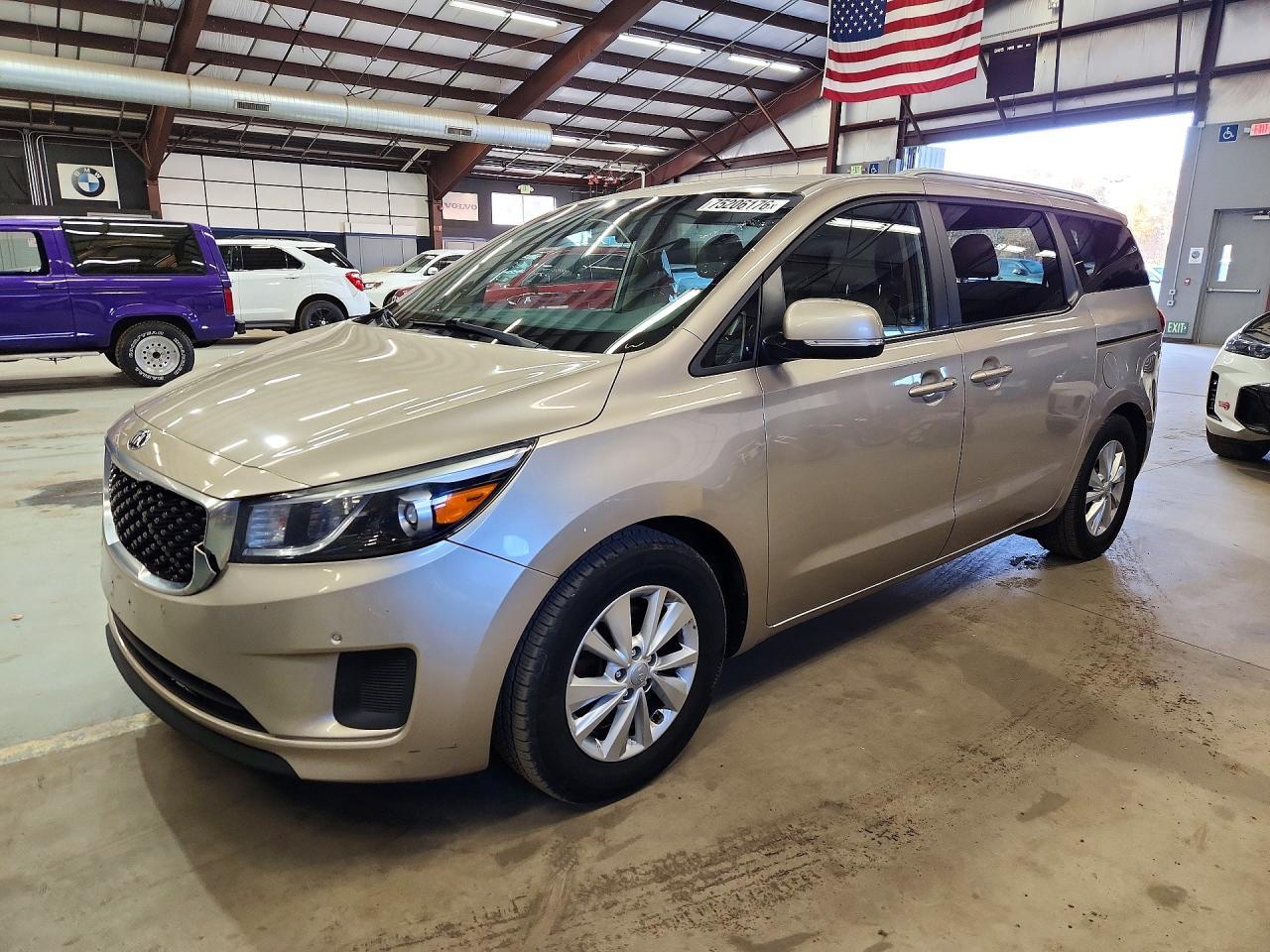 Vedere 2017 KIA SEDONA LX, unghi 1