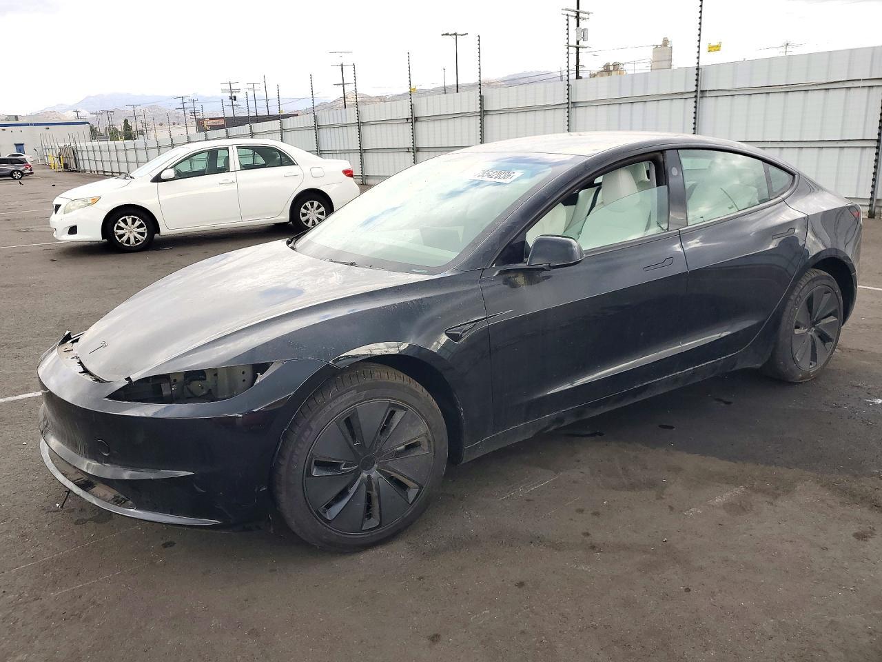 منظر 2026 TESLA MODEL 3، زاوية 1