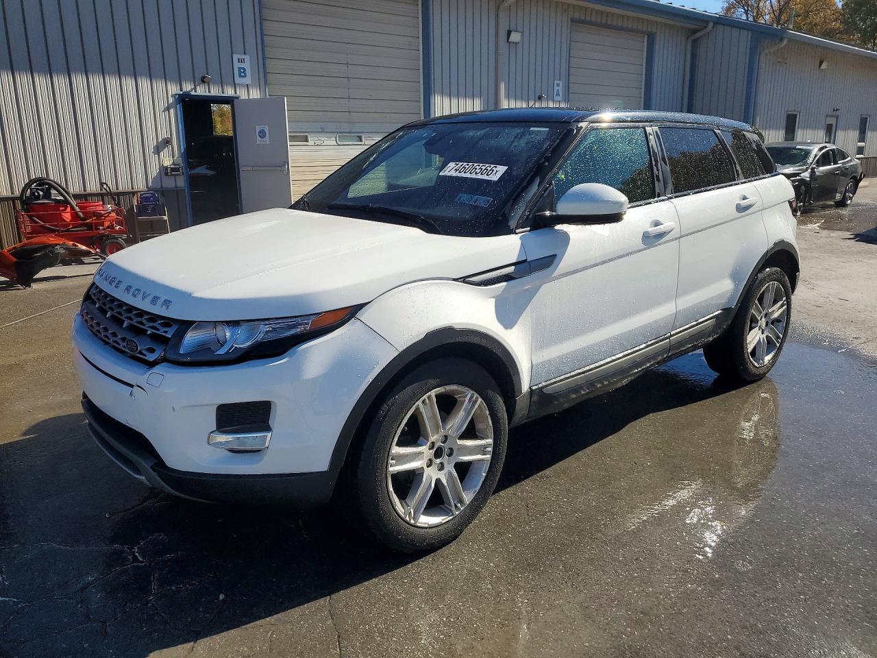 Vue de 2014 LAND ROVER RANGE ROVER EVOQUE PURE PLUS, angle 1