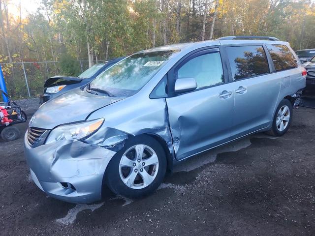 2014 TOYOTA SIENNA LE  