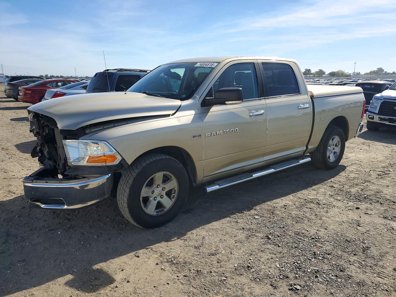 Vue de 2011 DODGE RAM 1500, angle 1