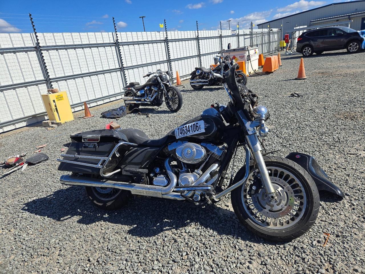 منظر 2011 HARLEY-DAVIDSON FLHTC، زاوية 1