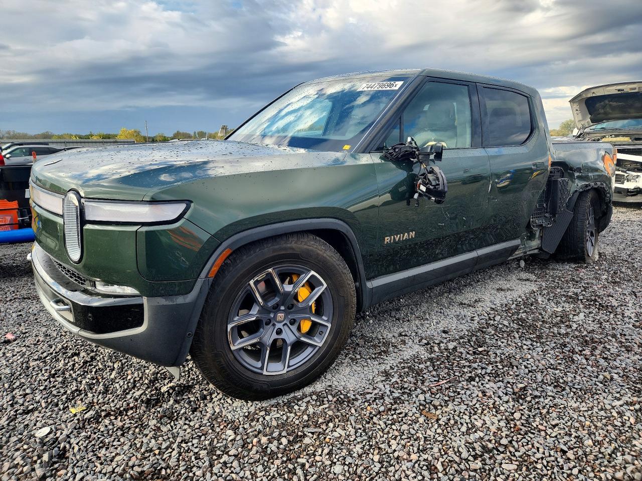 Вид 2023 RIVIAN R1T ADVENTURE, угол 1
