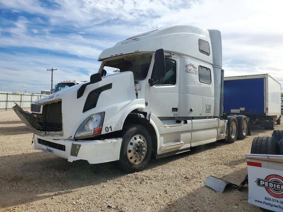 2015 VOLVO VNL SEMI TRUCK