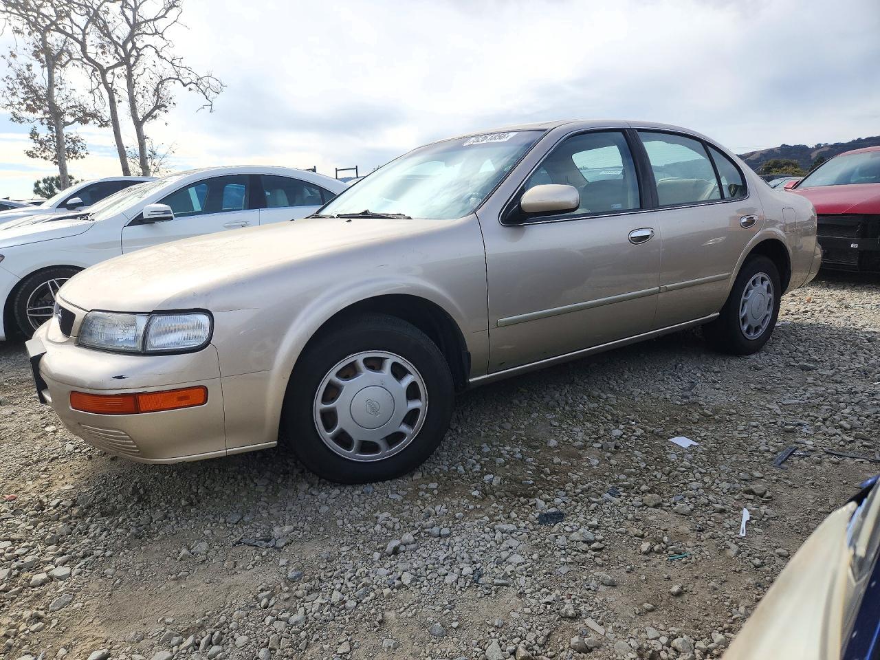 منظر 1996 NISSAN MAXIMA GXE، زاوية 1