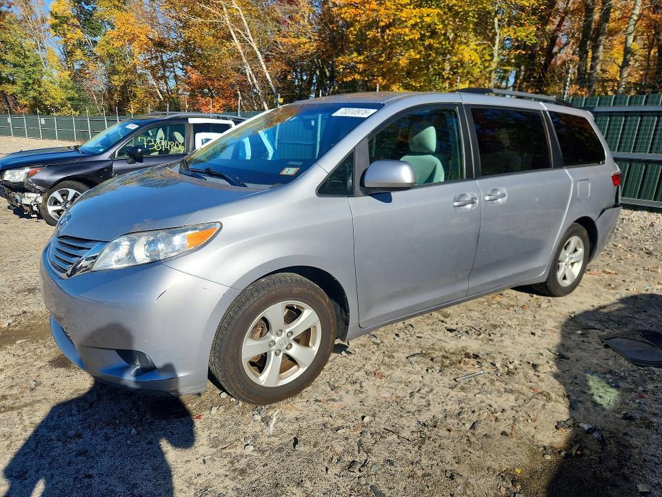 2016 TOYOTA SIENNA LE  