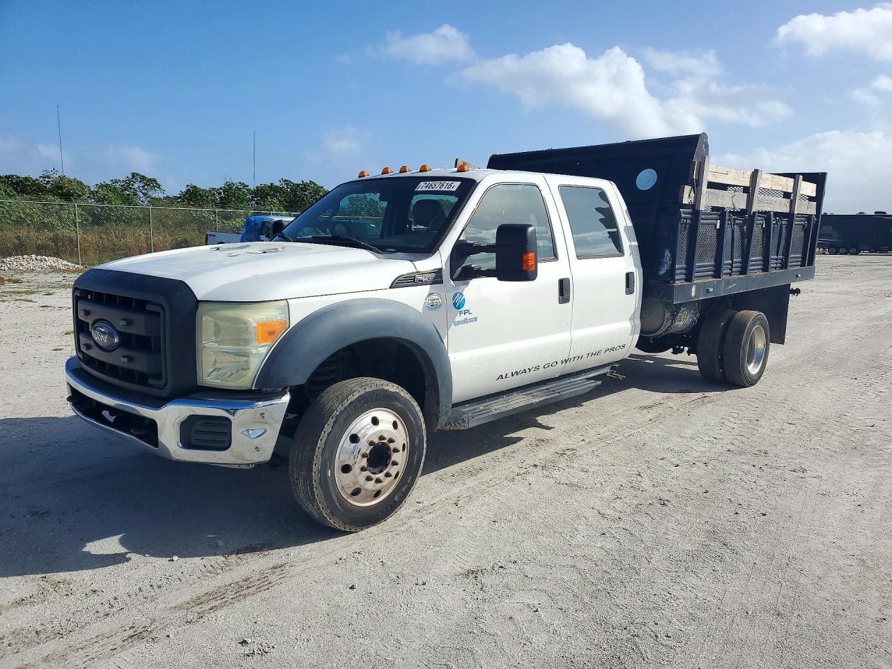 Vista de 2016 FORD F550 SUPER DUTY, ángulo 1