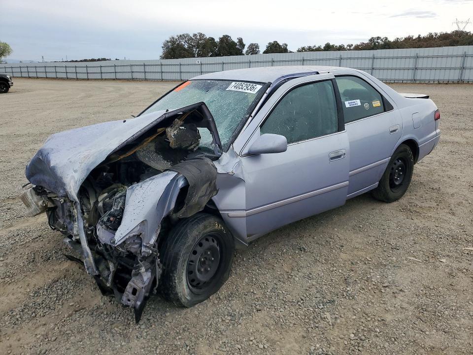 1998 TOYOTA CAMRY LE  