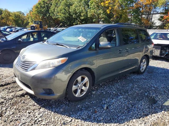 2013 TOYOTA SIENNA LE  