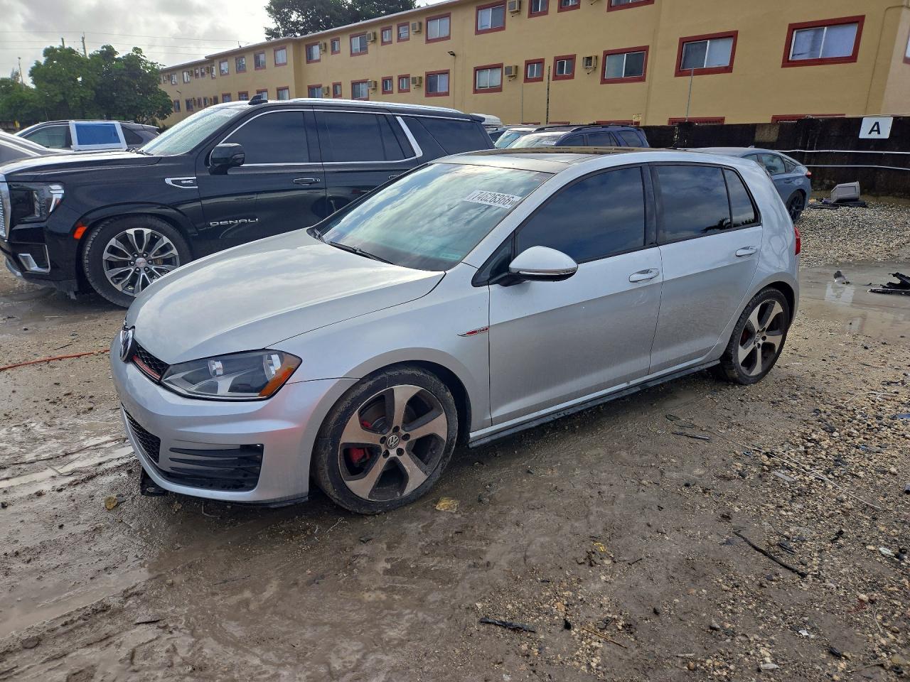Vedere 2015 VOLKSWAGEN GTI, unghi 1