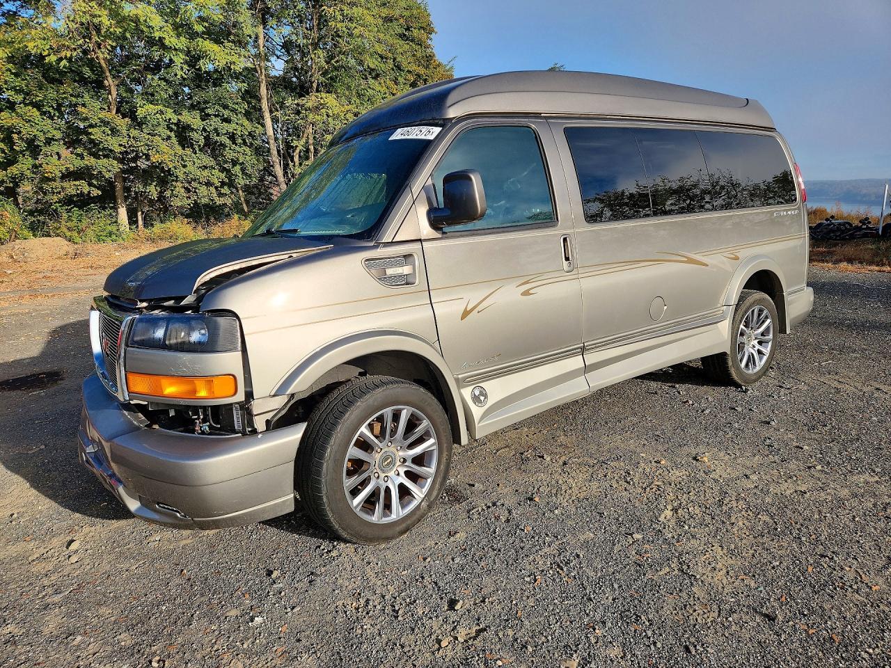 منظر 2021 GMC SAVANA G2500، زاوية 1