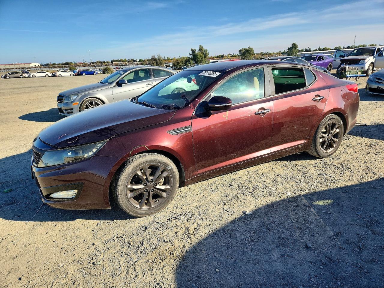 Vue de 2013 KIA OPTIMA LX, angle 1