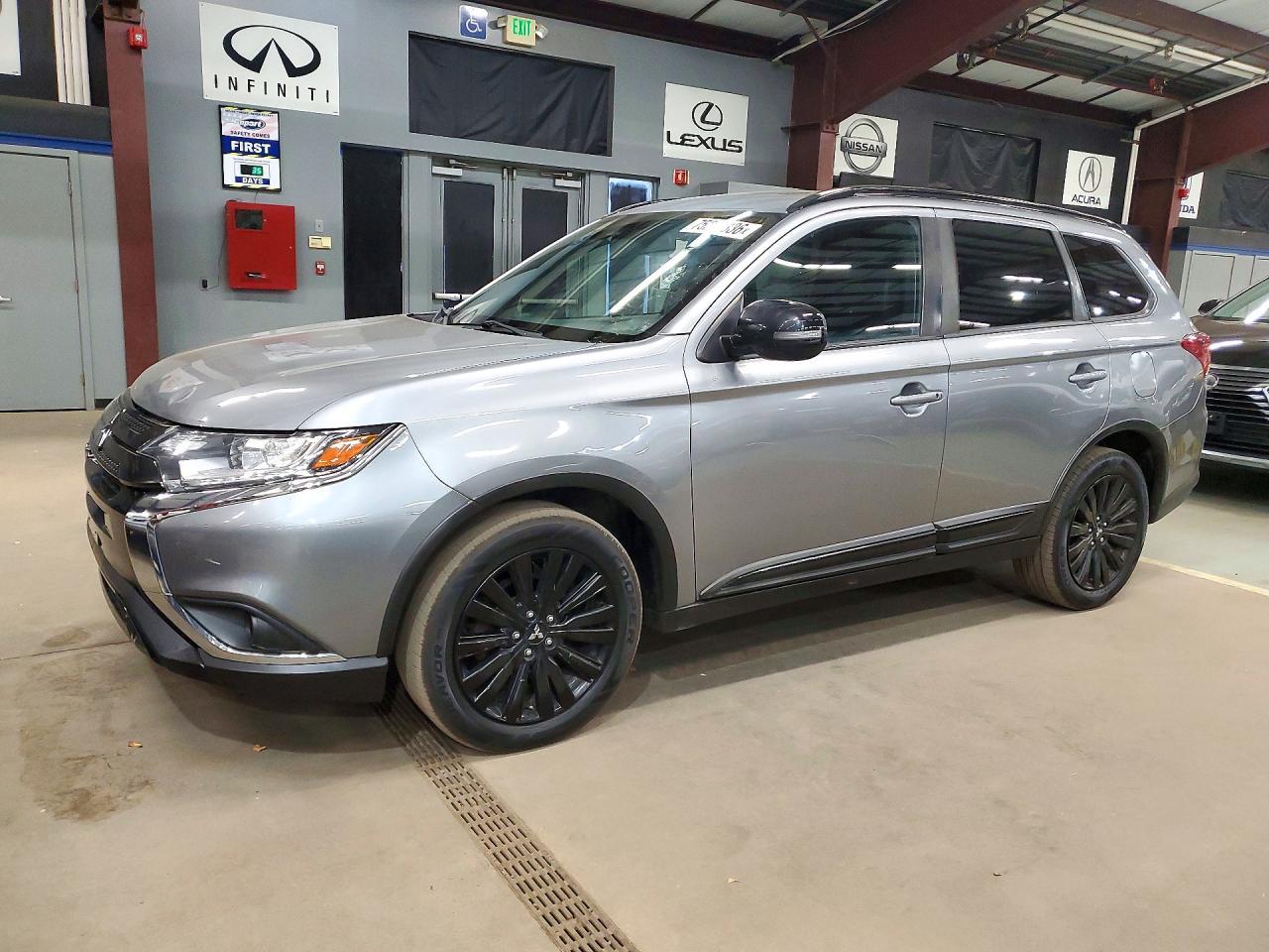 Vista de 2020 MITSUBISHI OUTLANDER SE, ángulo 1