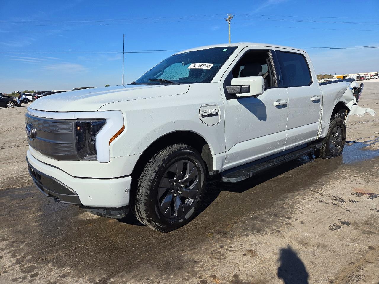 منظر 2023 FORD F150 LIGHTNING PRO، زاوية 1