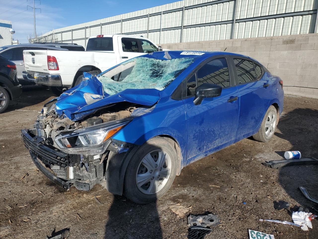 Vue de 2020 NISSAN VERSA S, angle 1