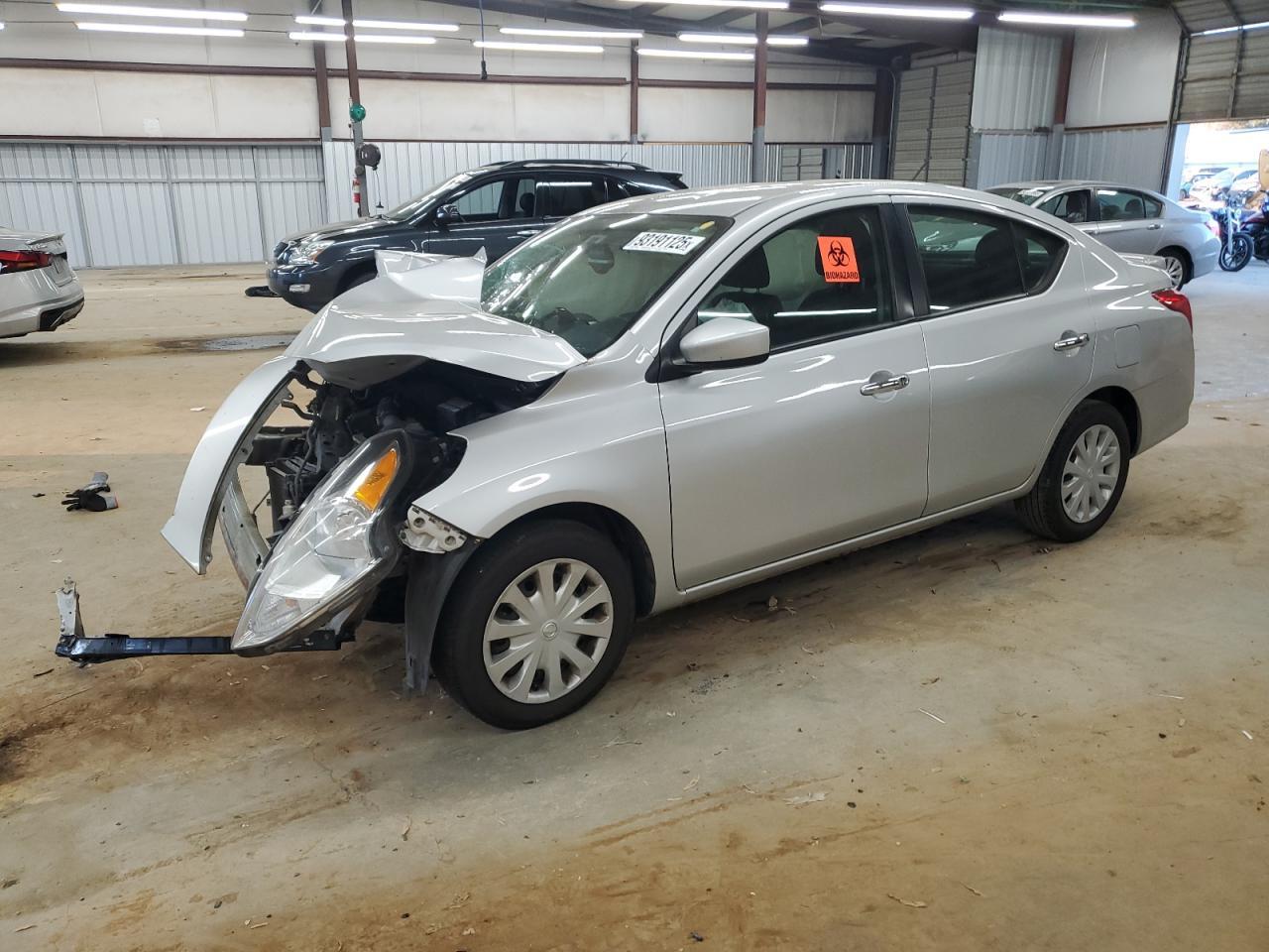 Vue de 2019 NISSAN VERSA S, angle 1
