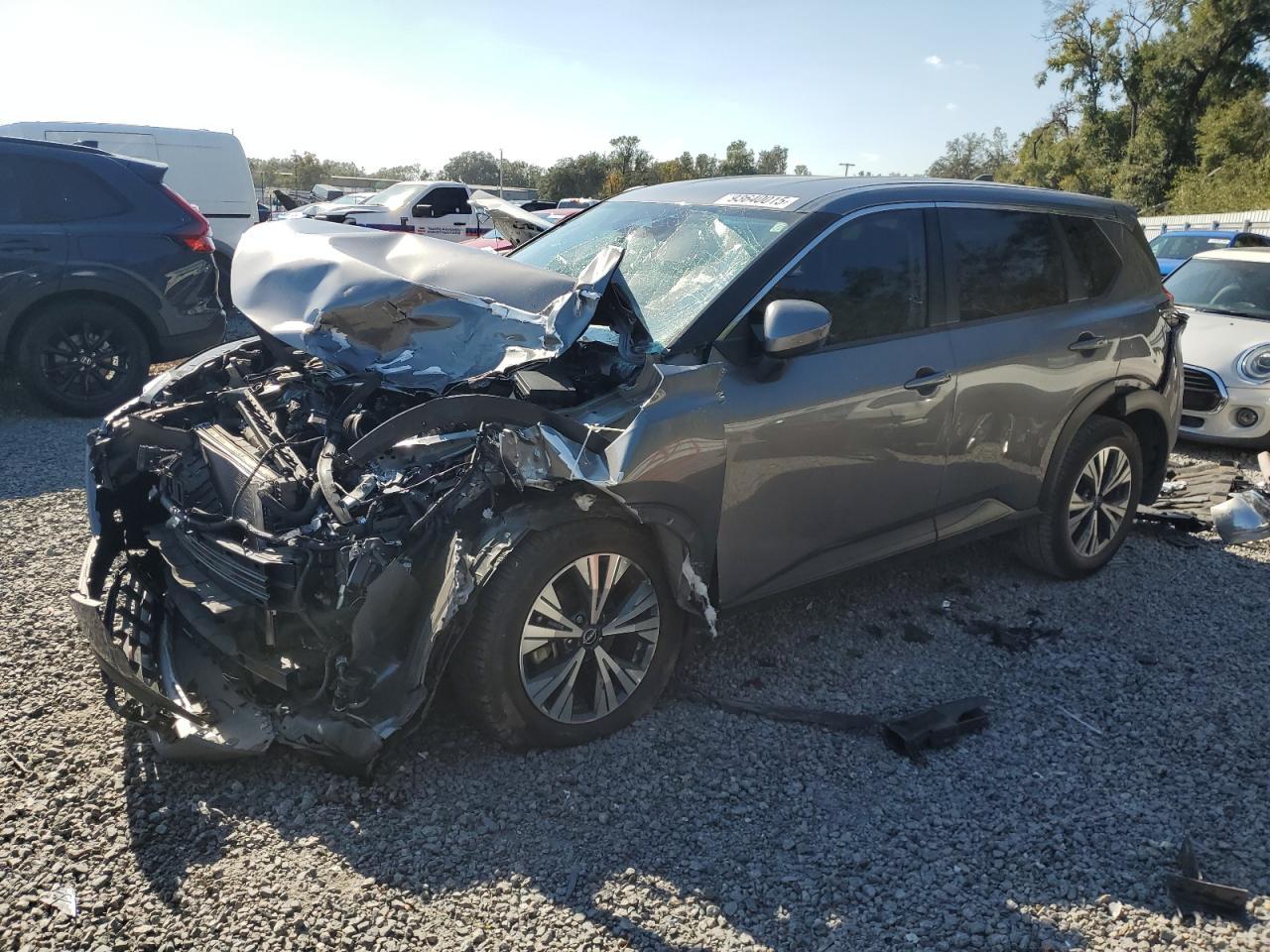 Vista de 2023 NISSAN ROGUE SV, ángulo 1