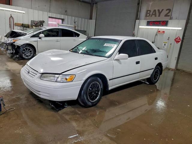1999 TOYOTA CAMRY LE  