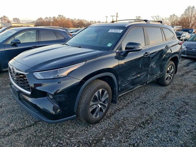 2024 TOYOTA HIGHLANDER LE  