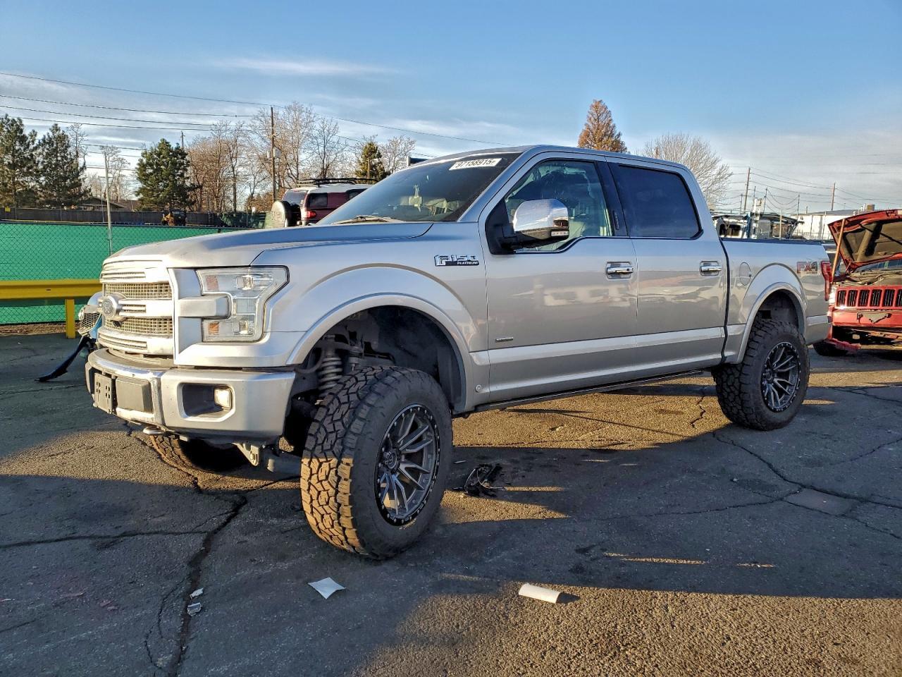 Vue de 2016 FORD F150 SUPERCREW, angle 1